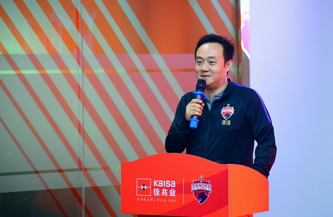 在拍摄狩猎场时，剧组通过脚手架、聚苯乙烯材料、数吨重的泥土和橡胶漆碎末建造了这个布景，它是一片广阔的有机土地，纵横交错着巨大的裂隙，是充满毁灭力量的牵引城市留下的轮胎印